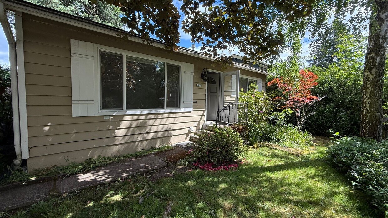 Primary Photo - 2 bedroom Charming Home Multnomah Village ...