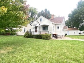 Building Photo - 3204 N Gale Ave