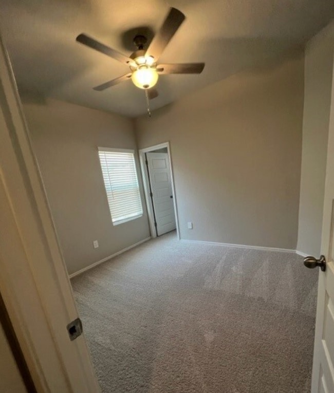 Foto del edificio - 596 Jennifer Wy