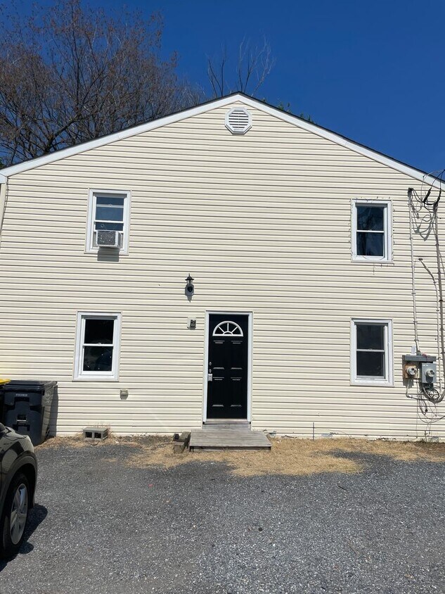 409 Church St Unit Downstairs, Milford, DE 19963 Room for Rent in