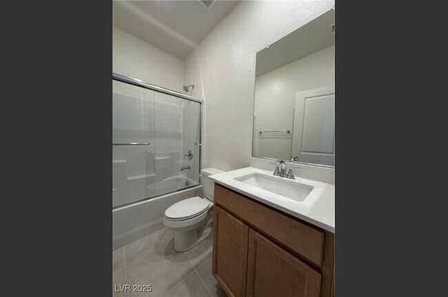 Baño de la planta baja - 4186 Juniper Pear Ave