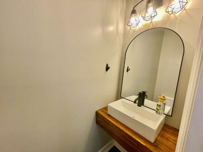 Building Photo - Spacious 3-Bedroom Nest with 2.5 Baths And...