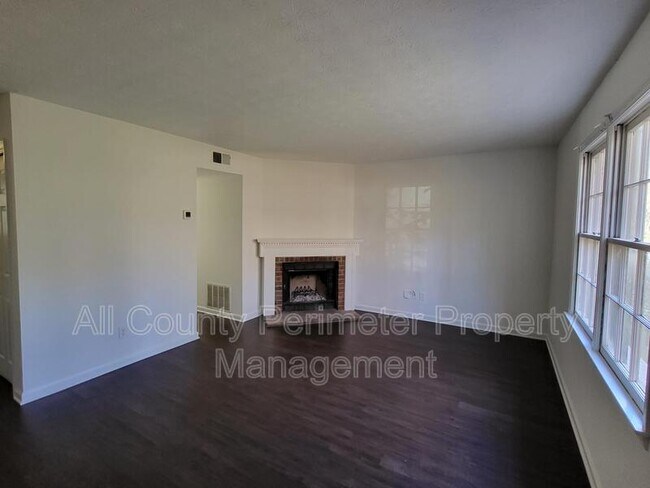 Building Photo - 5553 Estates Ct