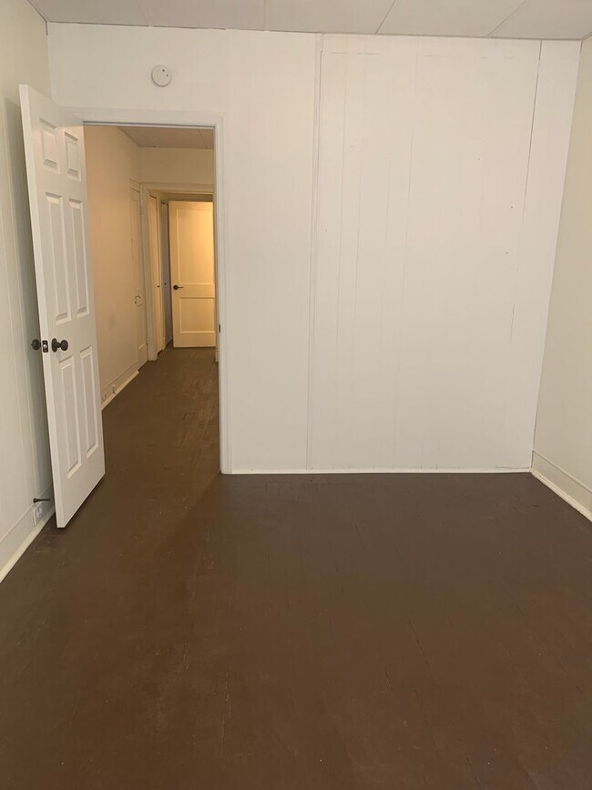 Building Photo - Free Month Rent for Leases Signed by End o...