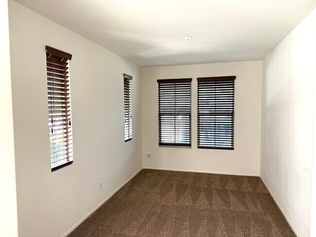 Foto del edificio - Stunning Elliot Groves home in Morrison Ranch. 4 bed+ 2 offices + loft