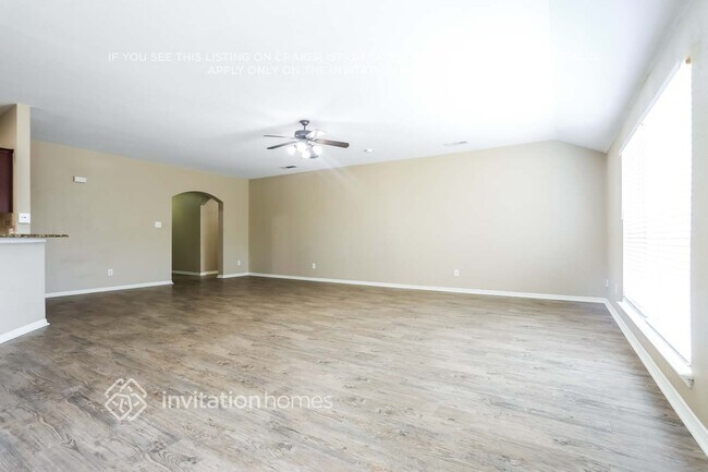 Foto del edificio - 4808 Bluebird Ln