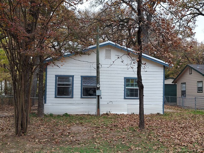 Building Photo - 139 Arrowhead St