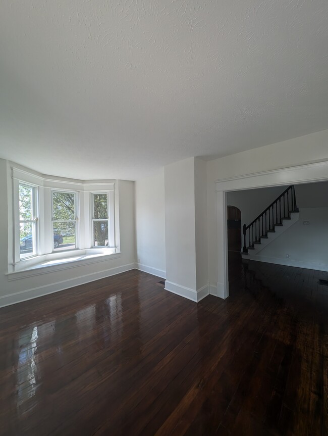 Building Photo - 301 N Basil St