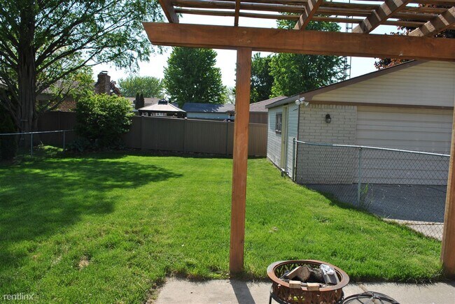 Building Photo - 3 br, 2 bath House - 43929 McLean Dr 43929...