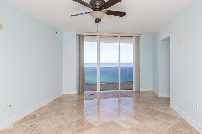 Foto del edificio - 17201 Collins Ave
