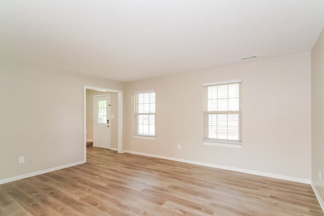 Building Photo - 40 Crestview Dr