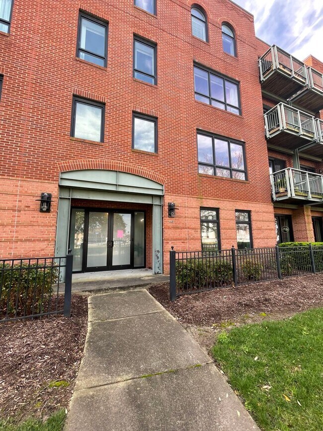 Building Photo - 443 Saint Pauls Blvd #4E