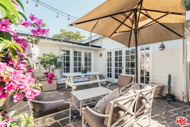 Foto del edificio - 14811 Drummond St