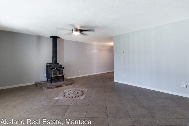 Foto del edificio - 3007 W Lathrop Rd