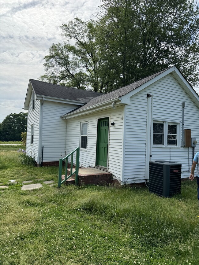 Building Photo - 3315 Sandy Ridge Rd