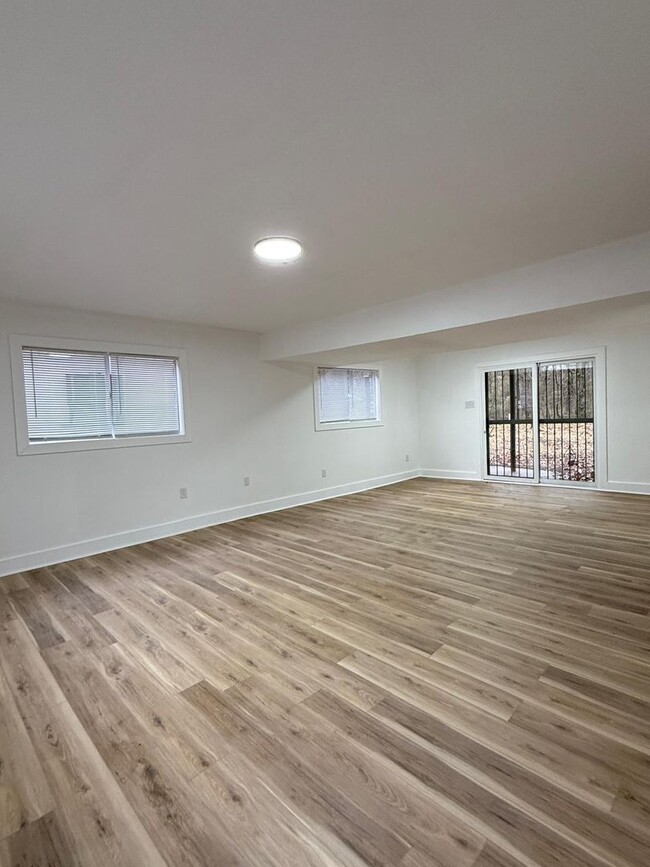 Building Photo - Beautifully Remodeled 4-Bedroom, 2-Bathroo...