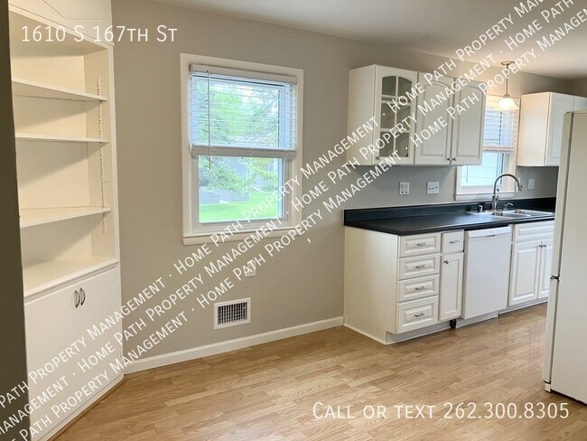 Foto del edificio - 1610 S 167th St