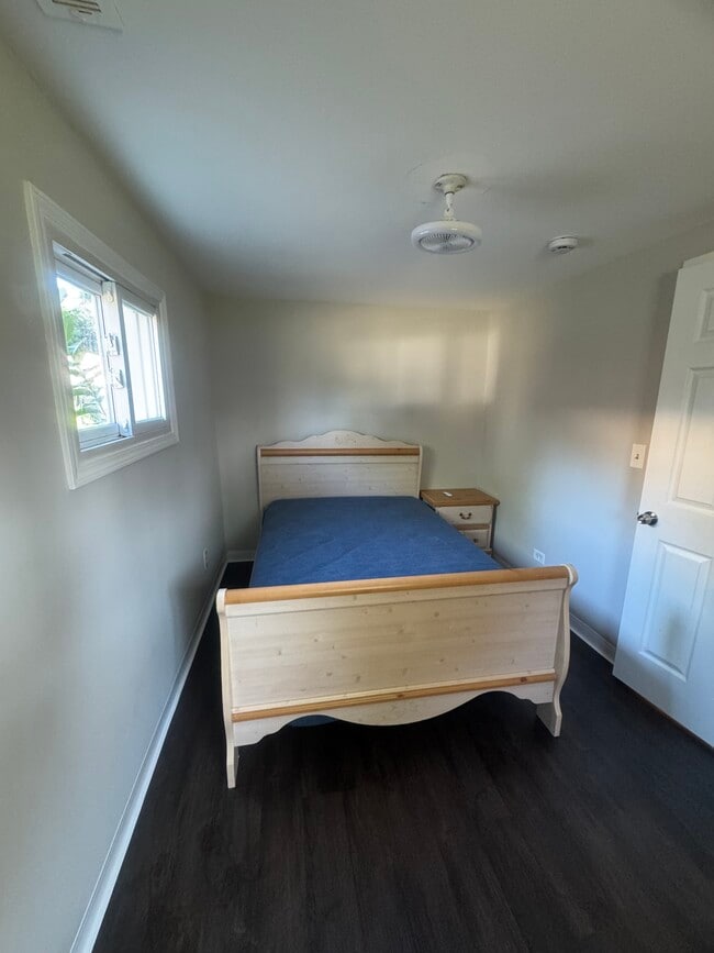 Foto del edificio - 555 Baxter Ln