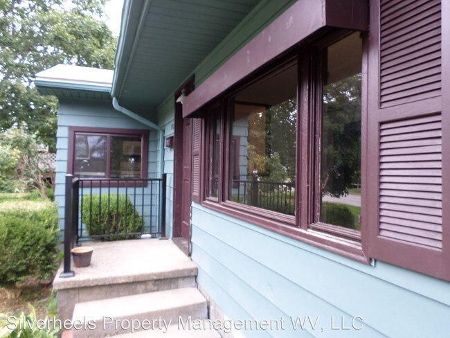 Foto del edificio - 2502 Brooklyn Dr