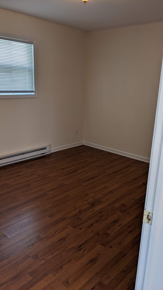 Building Photo - East Pike Apartments