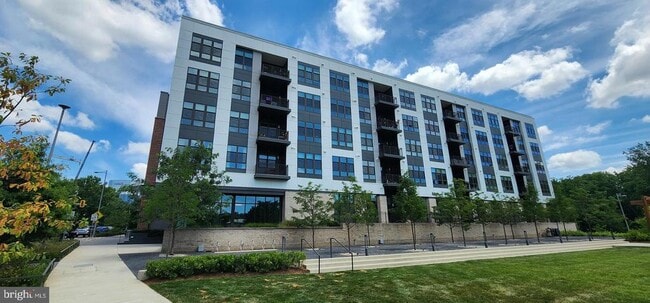 Building Photo - 1761 Old Meadow Rd