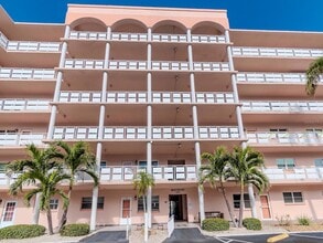 Building Photo - 6025 Shore Blvd S