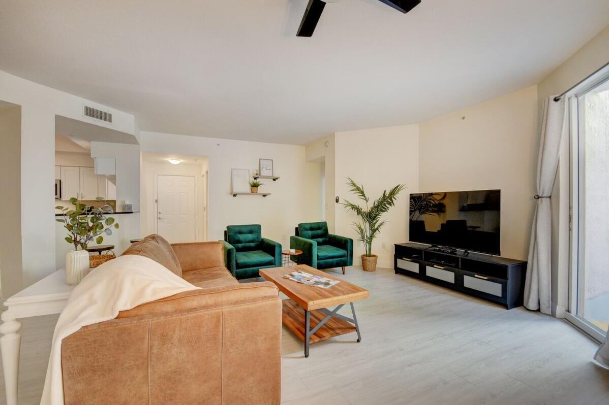 Primary Photo - 802 W Windward Way