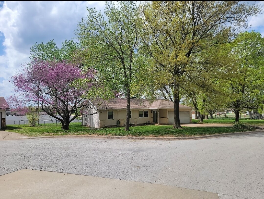 Foto principal - 2715 S Franklin Ave