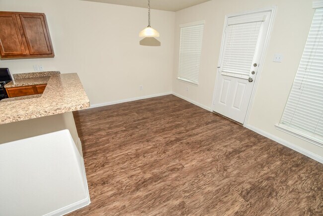 Building Photo - 8910 San Bonifacio