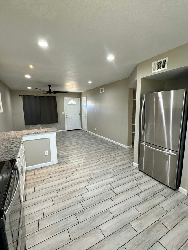 Photo - 1013 E Commonwealth Pl Townhome