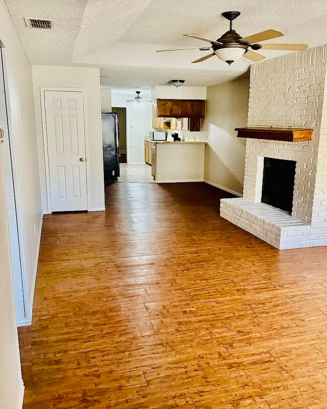 Foto del edificio - 1817 Crooked Ln