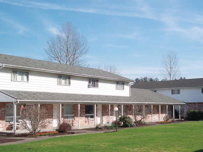 Building Photo - Williamsburg Townhomes