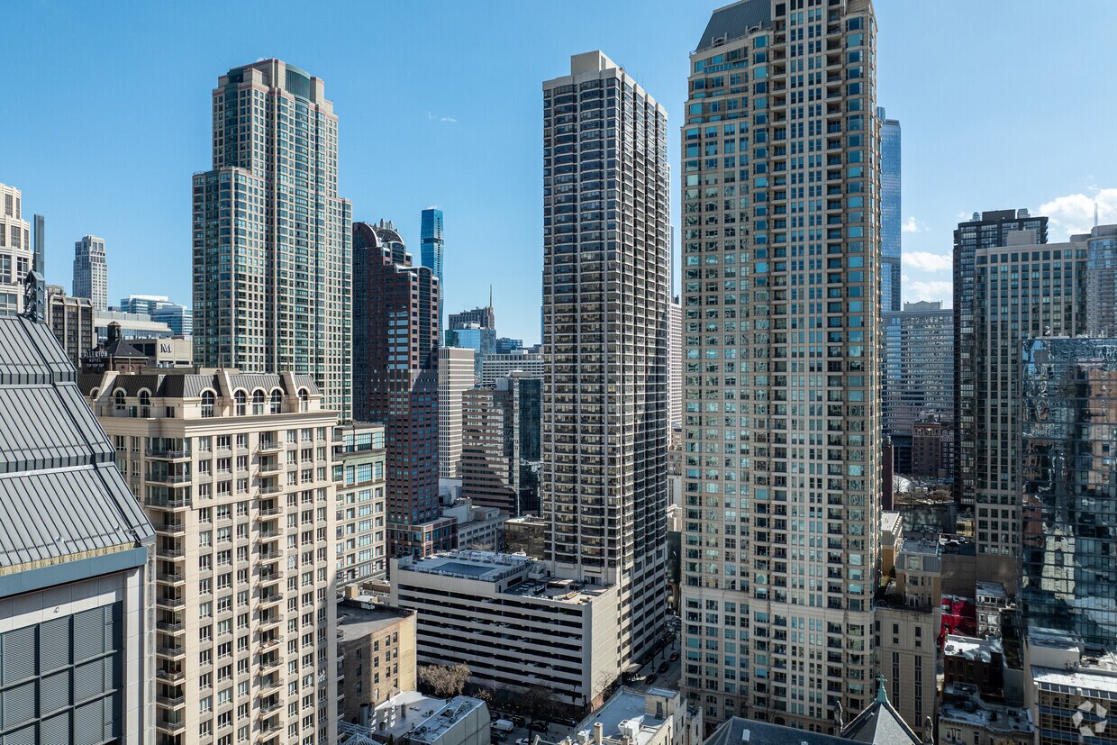 Primario - 30 E Huron St