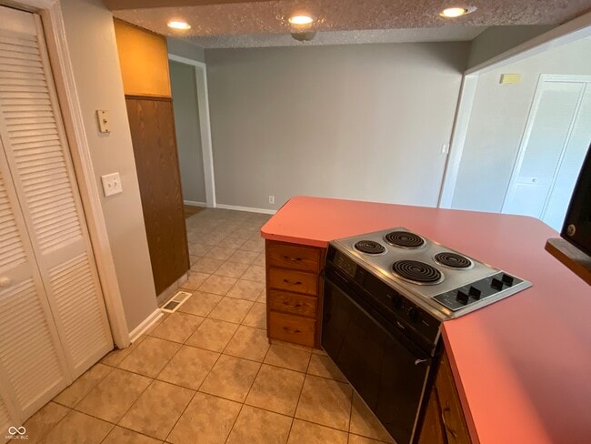 Building Photo - 1036 E Auman Dr