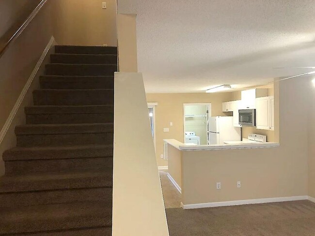 Building Photo - 6716 Bryant St