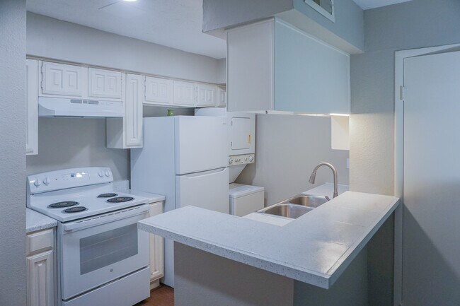 Foto del edificio - 2110 Wilcrest Dr