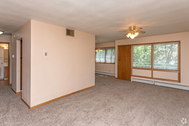 1HAB, 1BA - 900 ft² - Carriage Hill