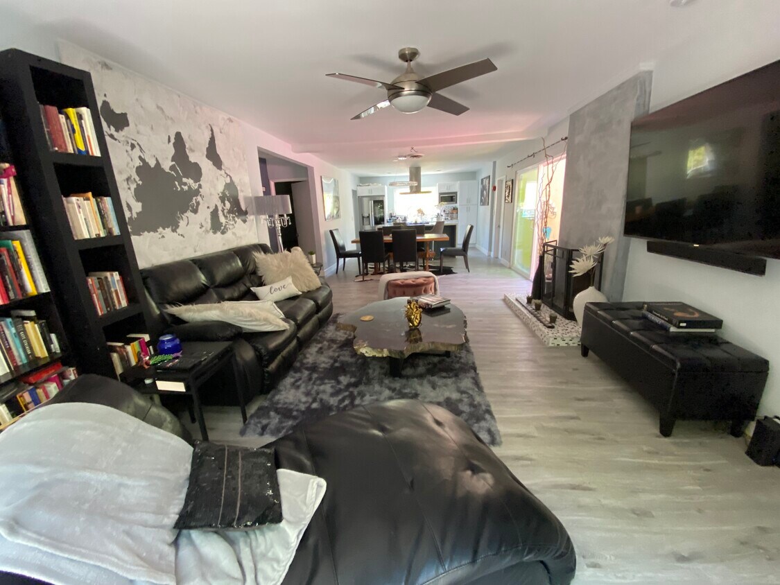 Foto principal - 859 N Stanley Ave