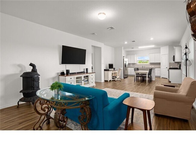 Foto del edificio - 328 Majestic Cedar Ct