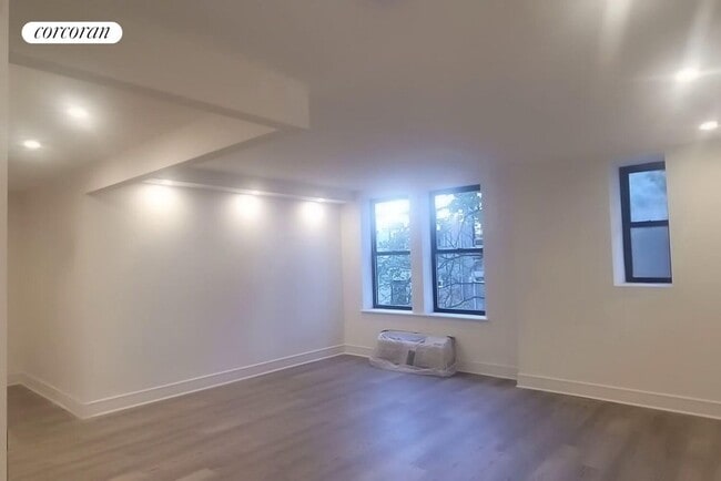 Building Photo - 45 W 81st St