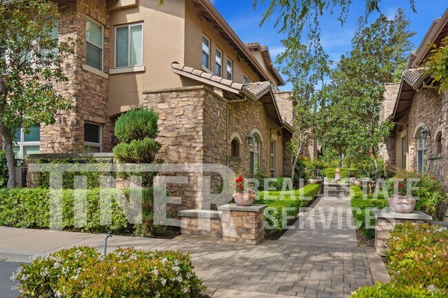 Foto del edificio - Luxurious Tuscan Style 3 Bedroom Home in P...