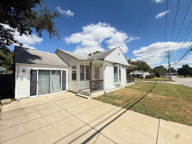 Building Photo - 1357 S Florence Ave