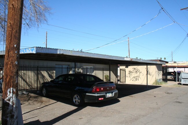 Estacionamiento - 4817 N 37th Ave
