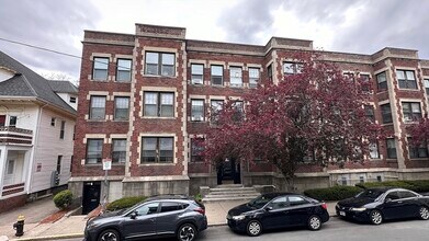 Building Photo - 40 Chester St