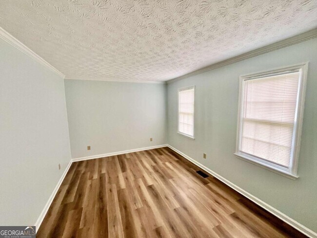 Foto del edificio - 93 Radford Cir SW