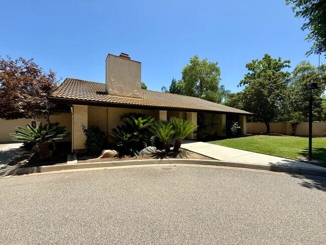 Foto del edificio - 5420 N Forkner Ave