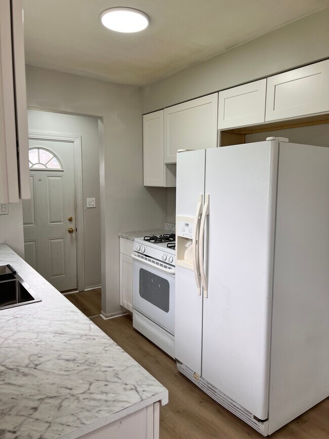 Foto del edificio - 6006 Whitefield St
