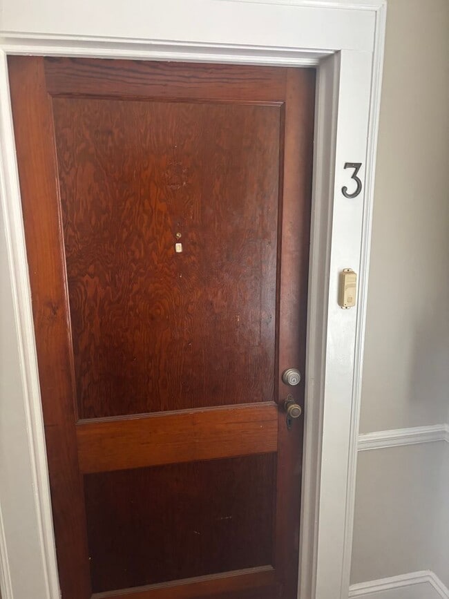 Foto del edificio - 1 Bedroom 1 Bathroom, Quadruplex, Gas Heat,Window units for AC, Water Included in the rent.