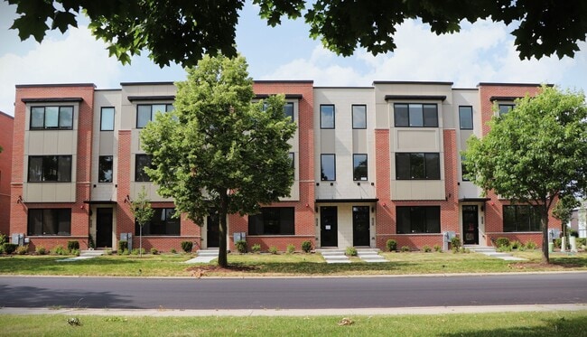 Building Photo - Lions Park Row