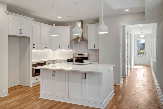 Building Photo - Beautiful New Construction in Heart of Eas...